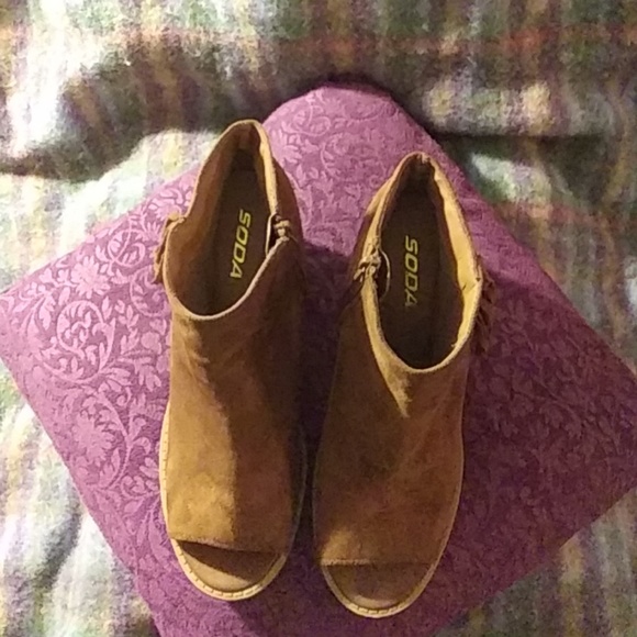 Adorable brown fringe booties by SODA - Picture 2 of 3